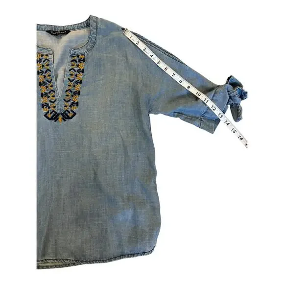 Velvet Heart Embroidered Blouse Aztec Chambray Tie Sleeve Peep ShoulderSize XS - Picture 7 of 10